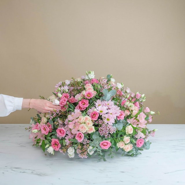 Lumière d'espoir: Handcrafted Decorative Table Lamp